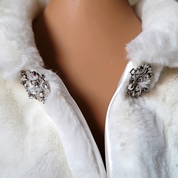 New! WAIT FOR YOU Winter White Faux Rex Rabbit Chinchilla Fur Wrap Stole Jacket. - Picture 8 of 11